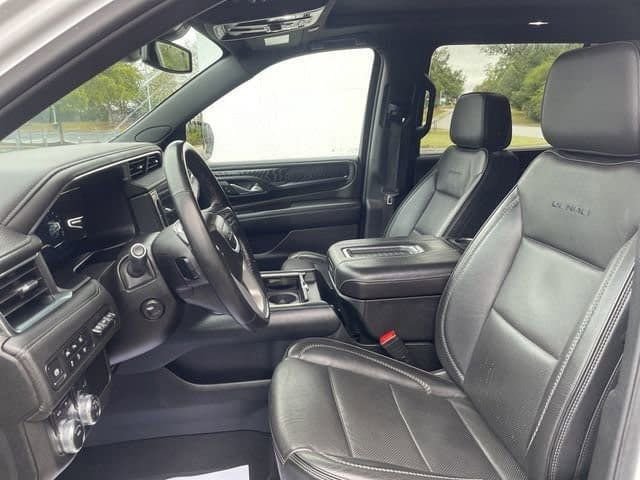 Used 2024 GMC Yukon XL Denali image 21