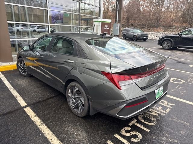 Used 2025 Hyundai Elantra SEL image 2