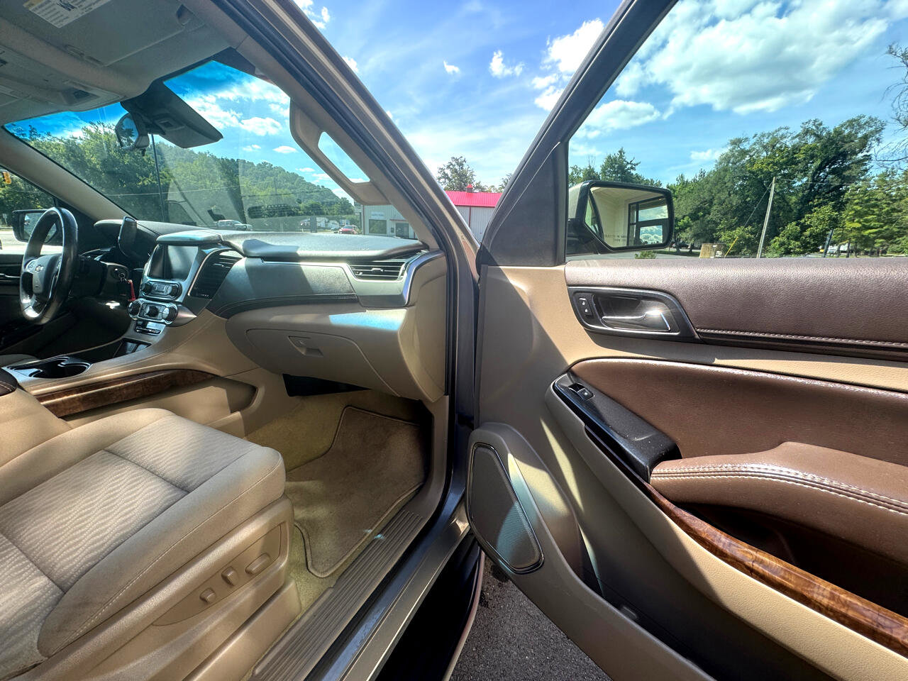 Used 2018 Chevrolet Tahoe LS w/ All-Season Package image 20