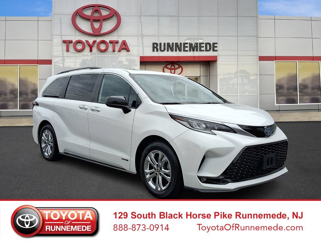 Certified 2021 Toyota Sienna XSE w/ XSE Plus Package AWD/4WD image 1