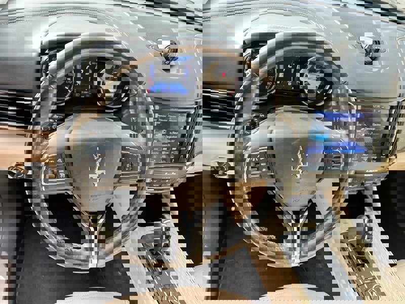 Used 2017 Maserati Levante w/ Luxury Package image 33