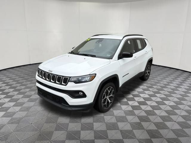 Used 2024 Jeep Compass Latitude AWD/4WD image 12