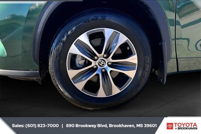 Used 2024 Toyota Highlander XLE image 7