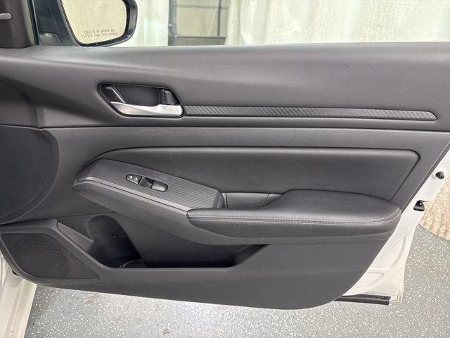 Used 2025 Nissan Altima 2.5 SV FWD image 14