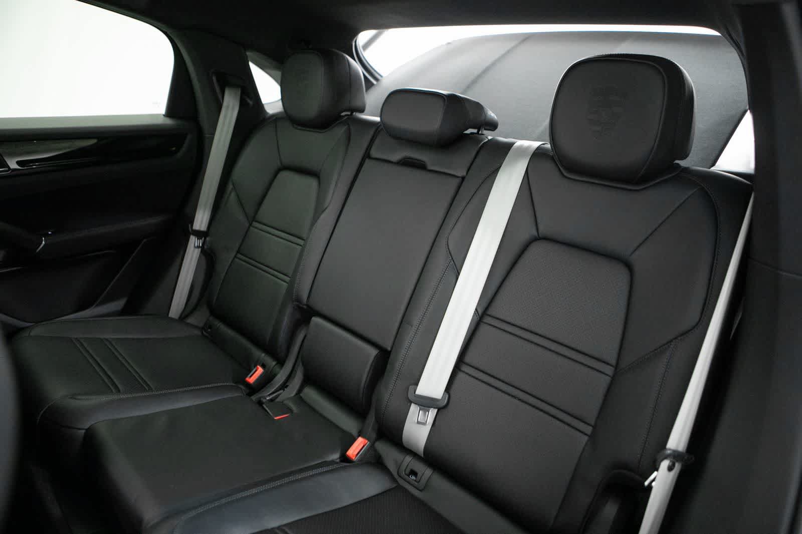 Certified 2023 Porsche Cayenne Platinum Edition AWD/4WD image 36
