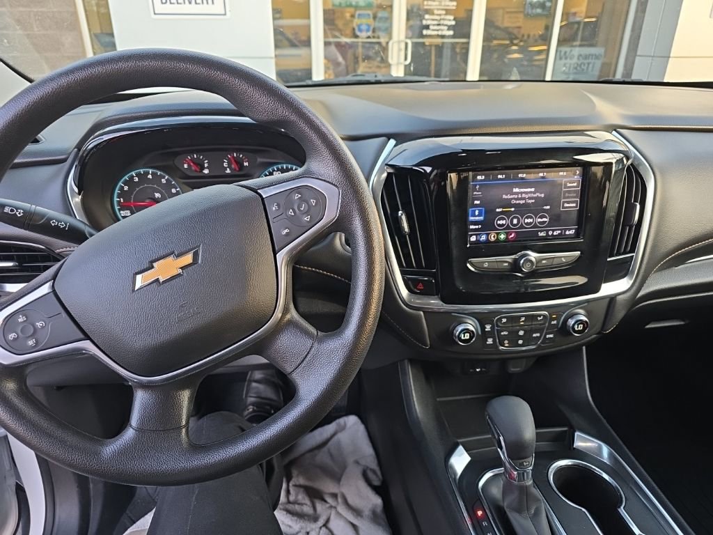 Used 2021 Chevrolet Traverse LS image 7