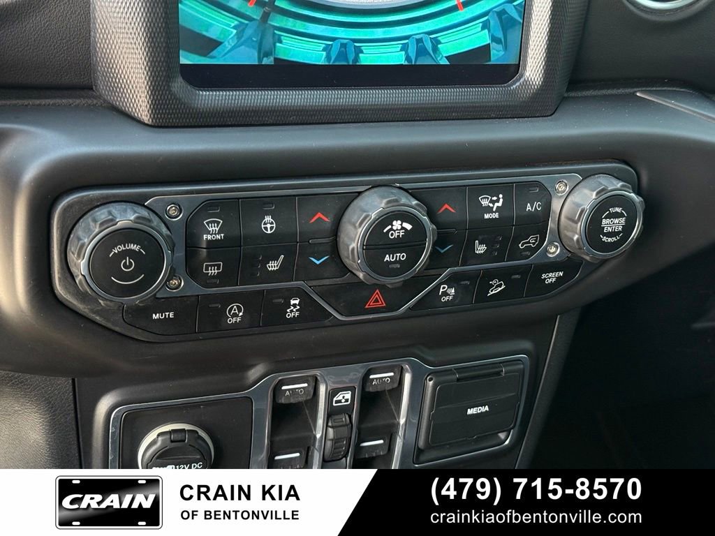 Used 2018 Jeep Wrangler Unlimited Sahara AWD/4WD image 18
