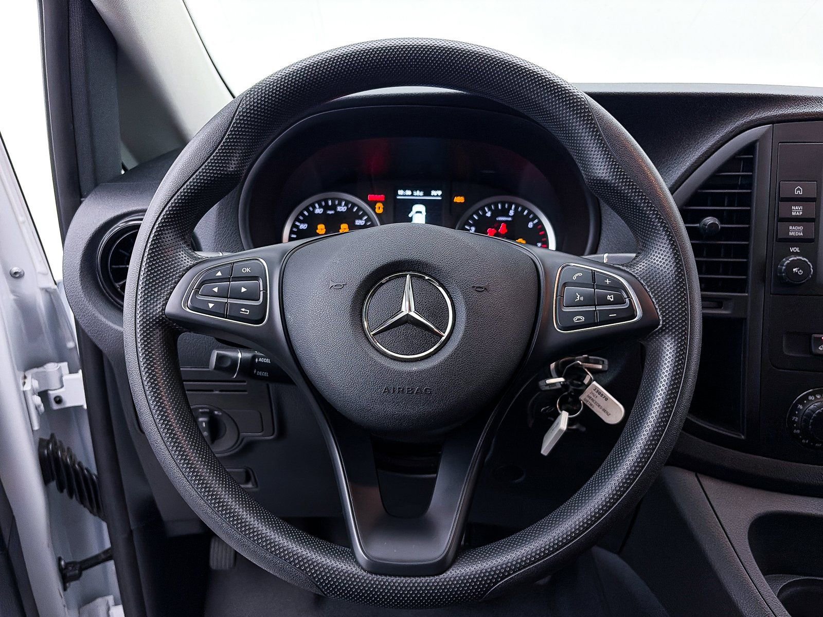 Used 2023 Mercedes-Benz Metris Passenger image 22