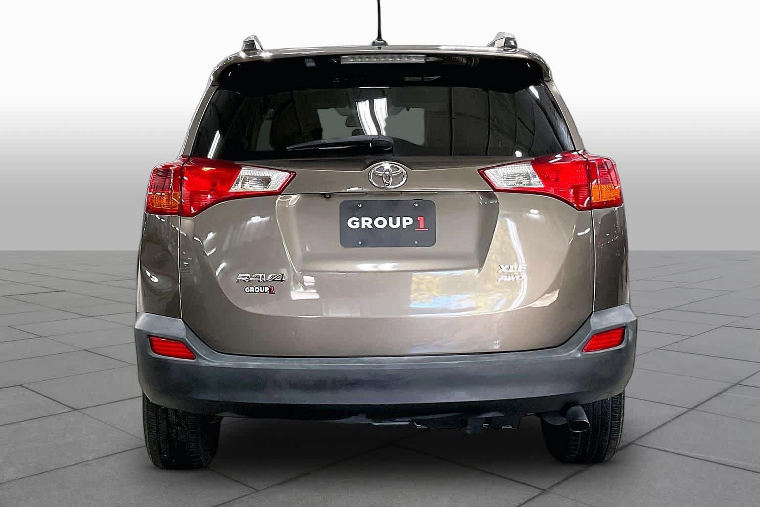 Used 2015 Toyota RAV4 XLE AWD/4WD image 4