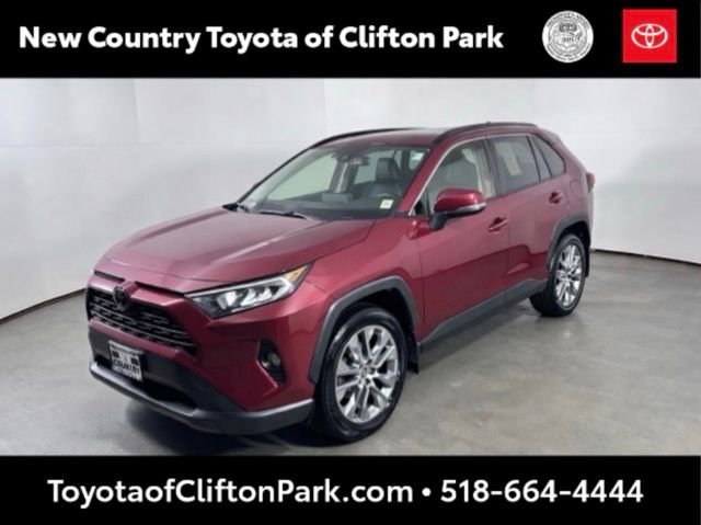 Used 2021 Toyota RAV4 XLE Premium image 7