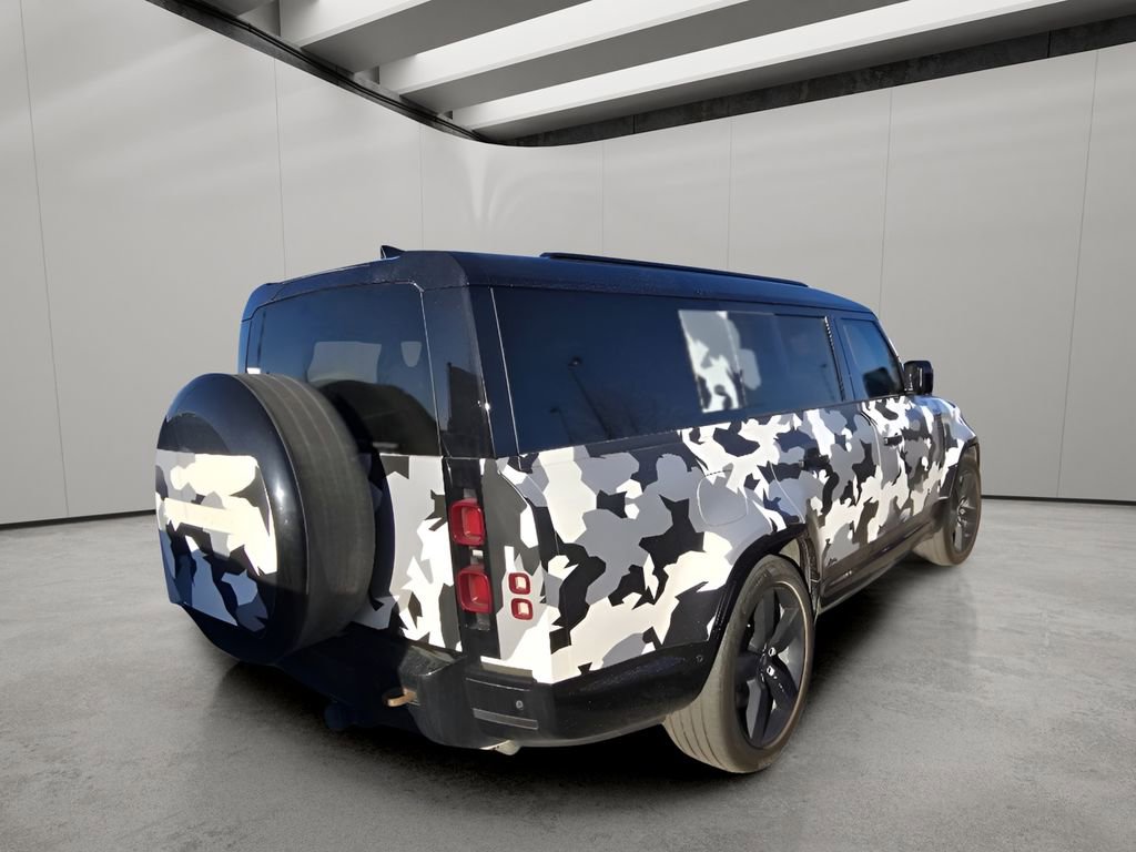Used 2023 Land Rover Defender 130 X-Dynamic SE image 7