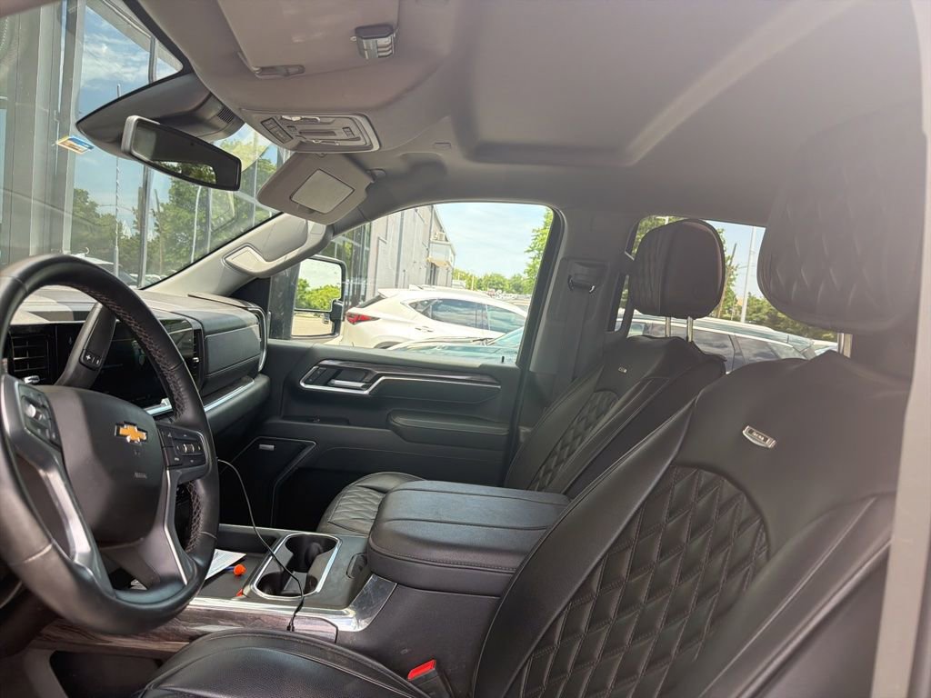 Used 2025 Chevrolet Silverado 3500 LTZ w/ LTZ Plus Package AWD/4WD image 12