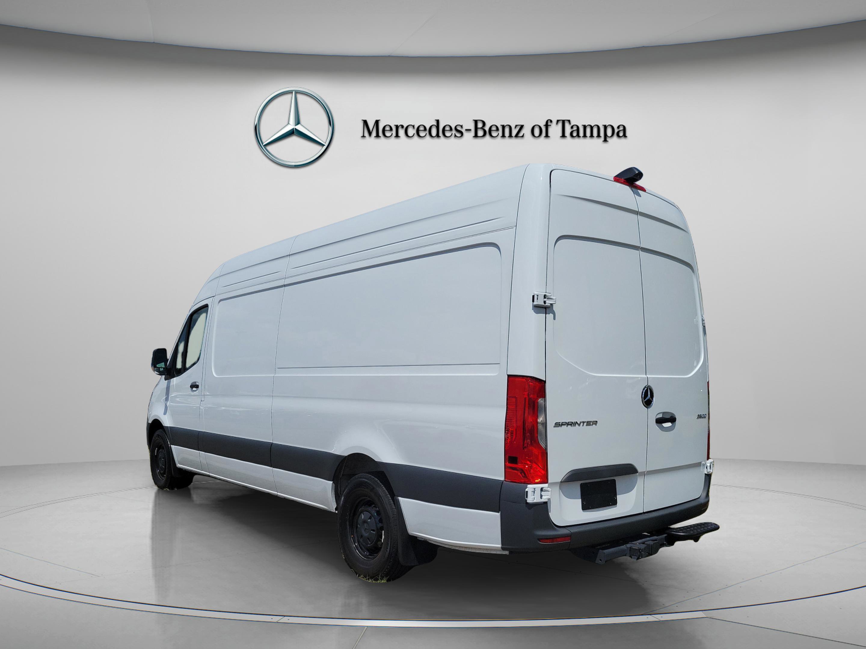 Used 2025 Mercedes-Benz Sprinter 2500 image 2