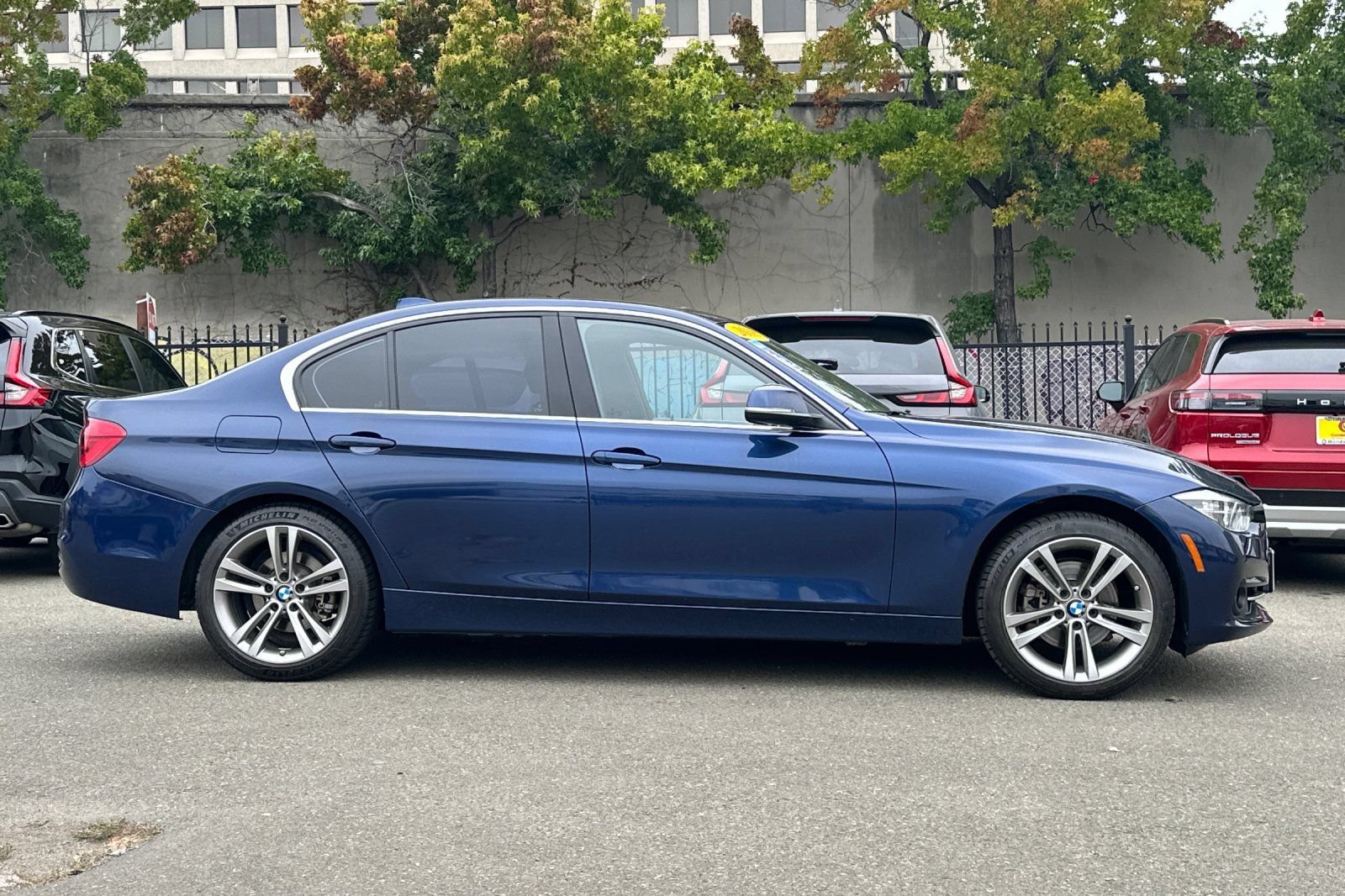 Used 2018 BMW 330i Sedan w/ Convenience Package RWD image 4