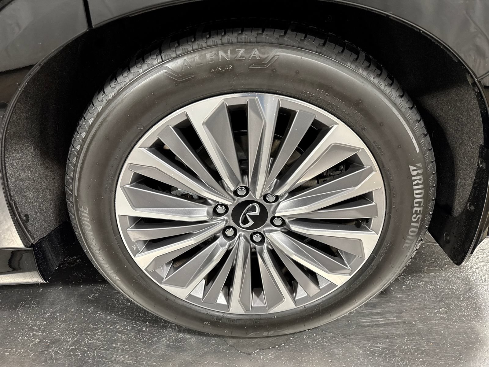 Certified 2025 INFINITI QX80 Luxe AWD/4WD image 12