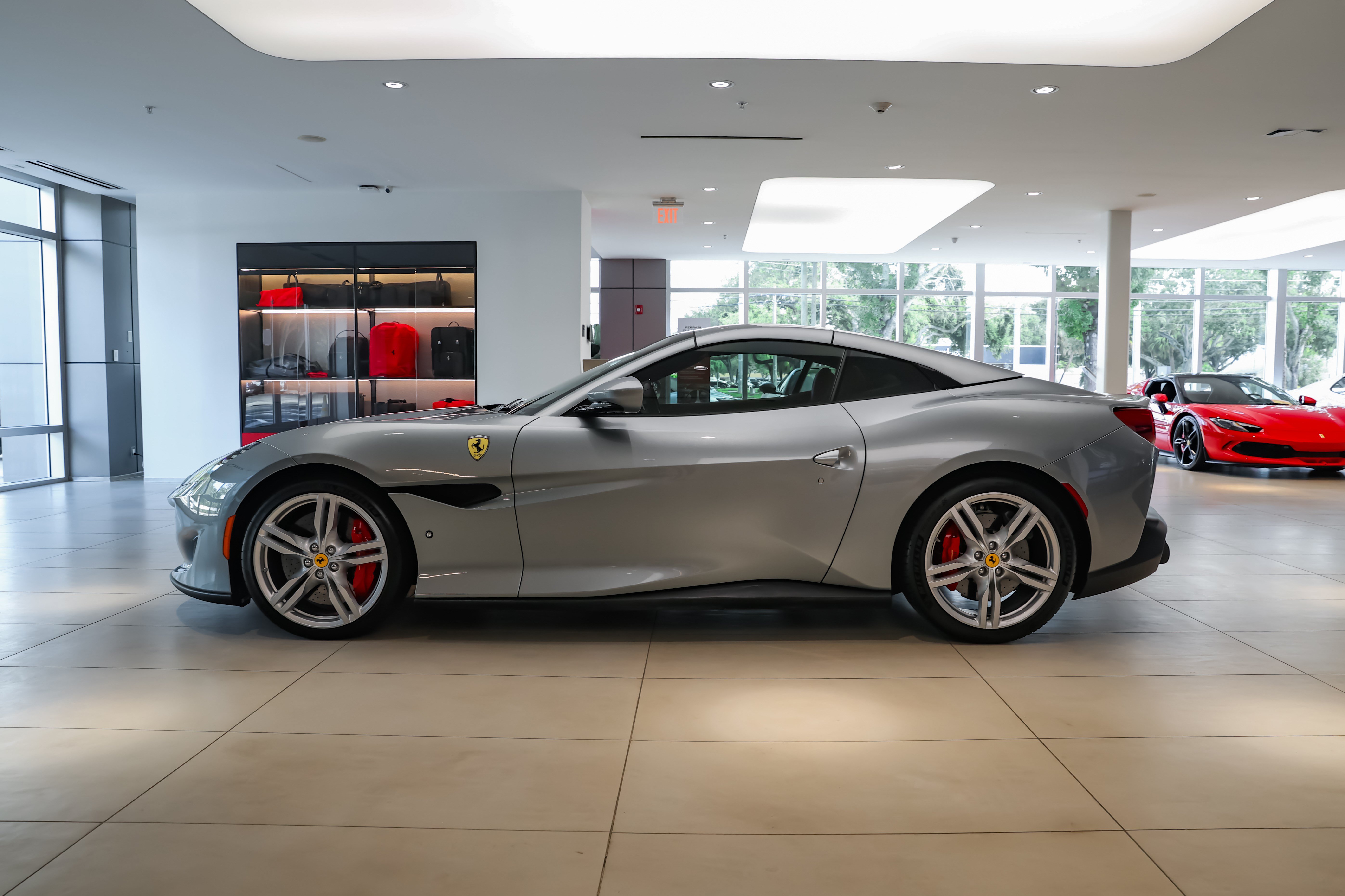 Used 2019 Ferrari Portofino RWD image 12