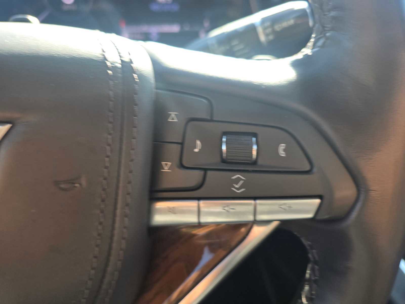 Used 2024 Cadillac Escalade ESV Premium Luxury Platinum image 33