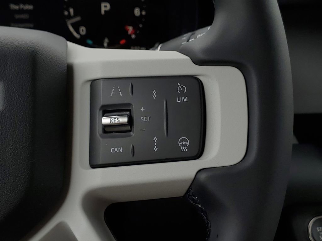 Used 2025 Land Rover Defender 130 X-Dynamic SE image 19