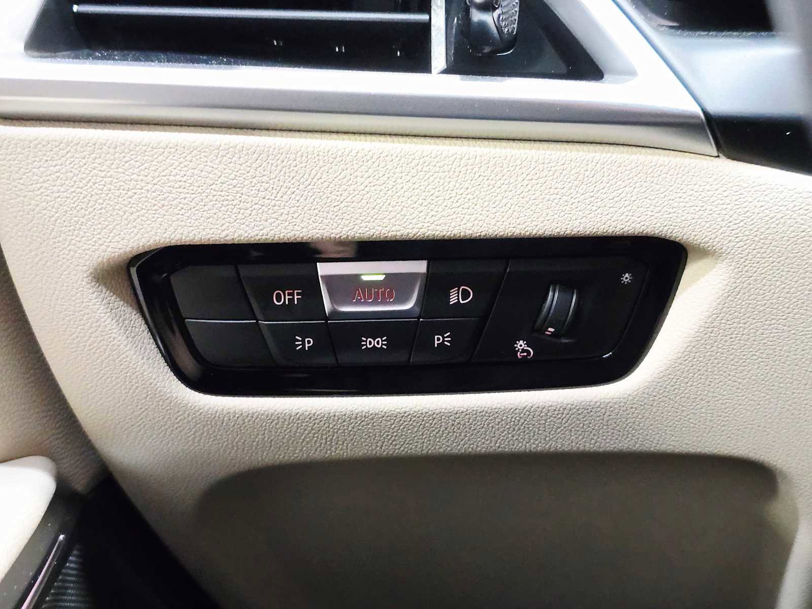 New 2026 BMW 330i xDrive Sedan w/ M Sport Package image 21