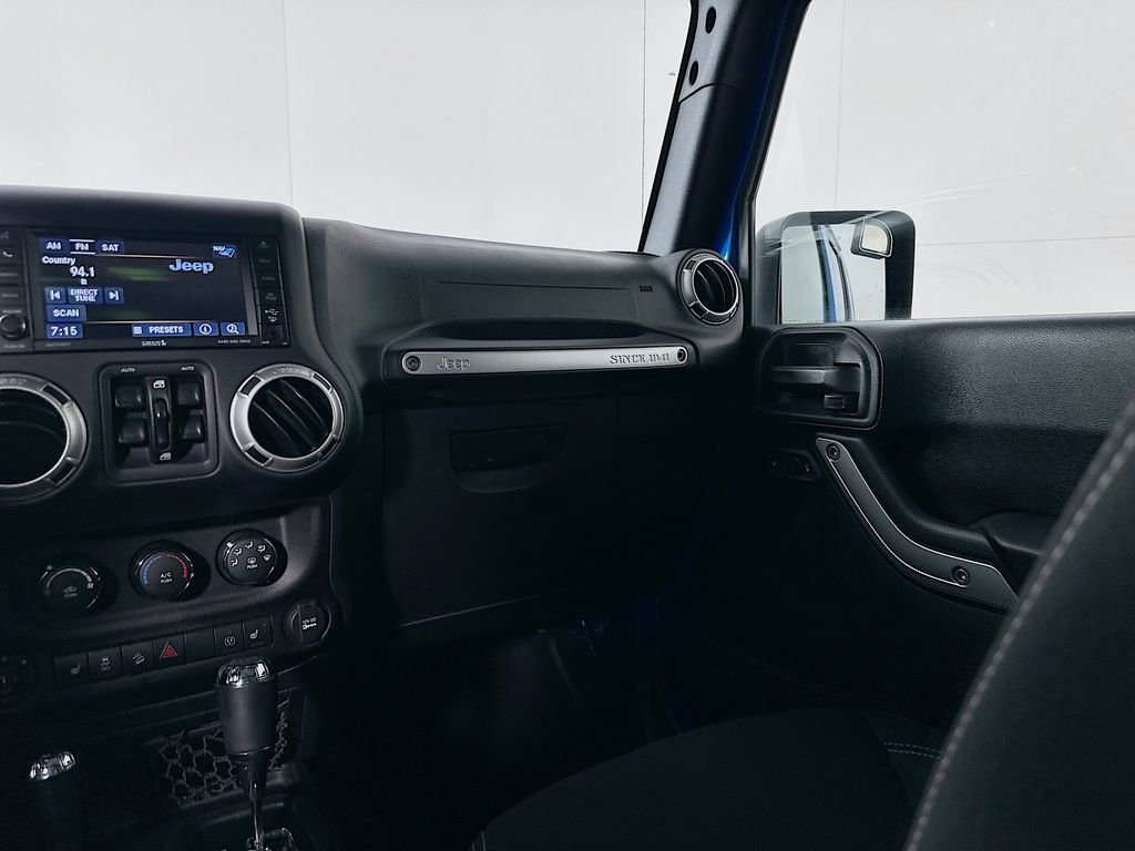 Used 2016 Jeep Wrangler Unlimited Rubicon w/ Connectivity Group image 21