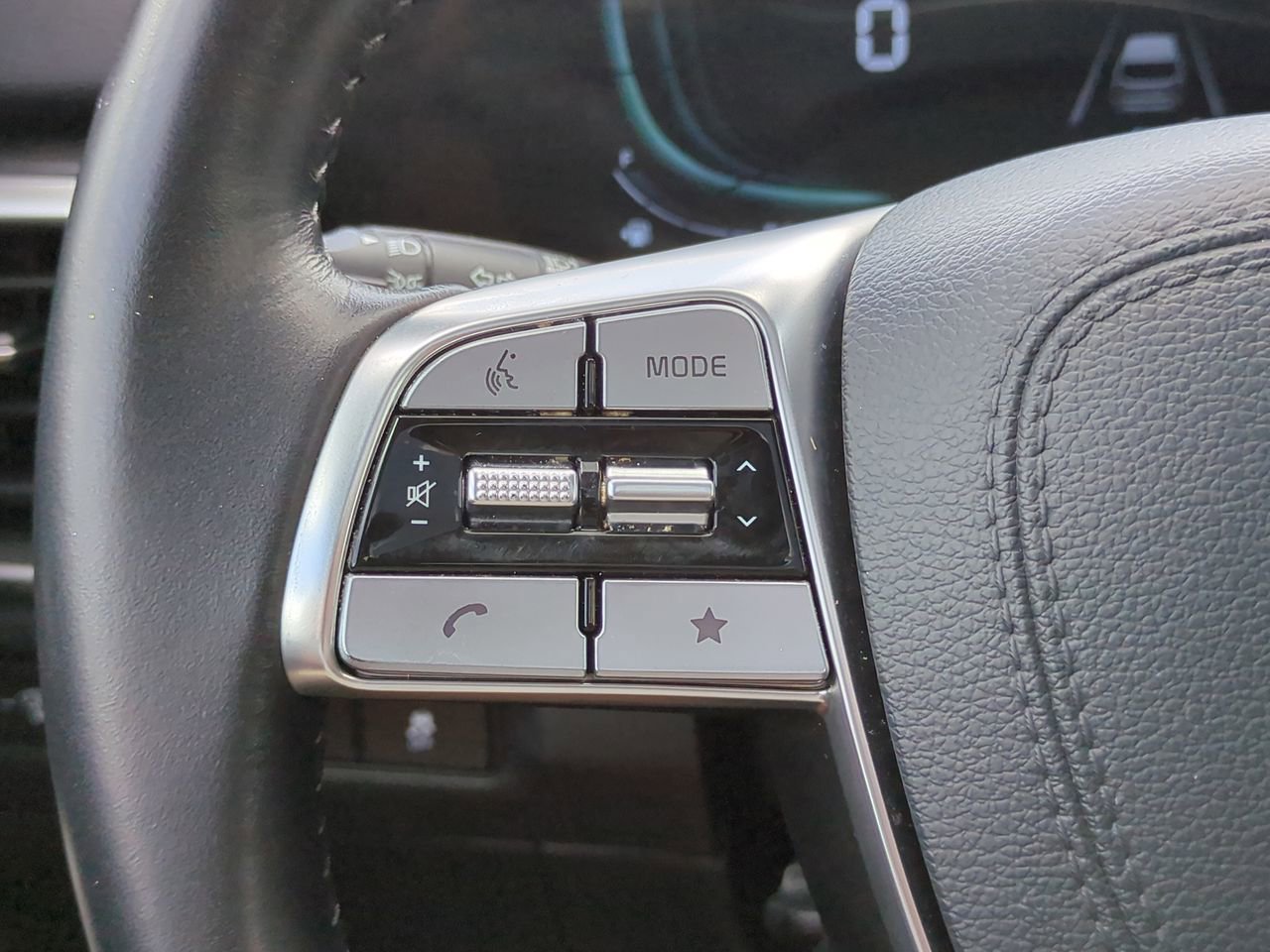 Certified 2025 Kia Telluride S FWD image 25
