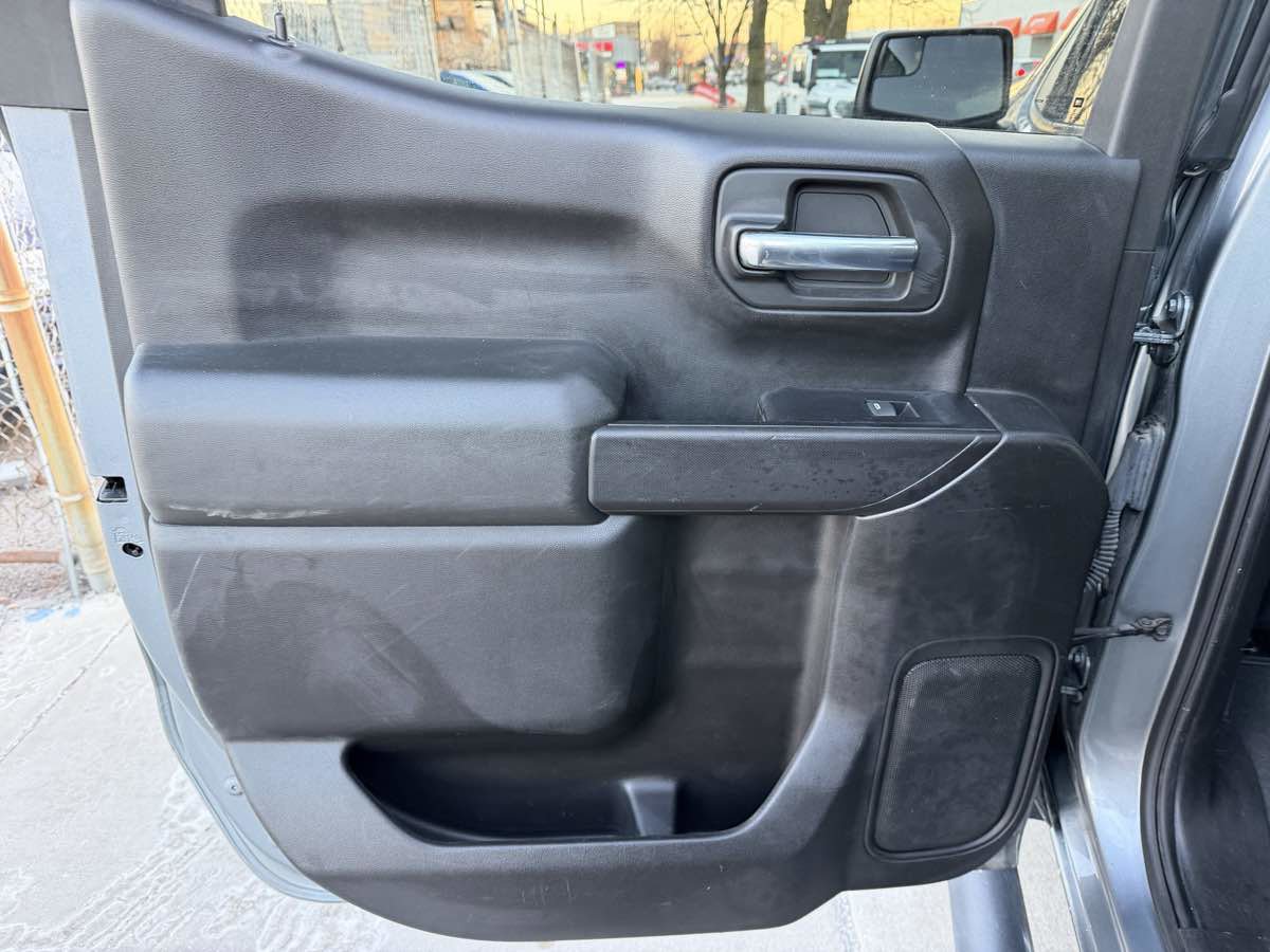 Used 2019 Chevrolet Silverado 1500 Custom w/ Custom Value Package image 17