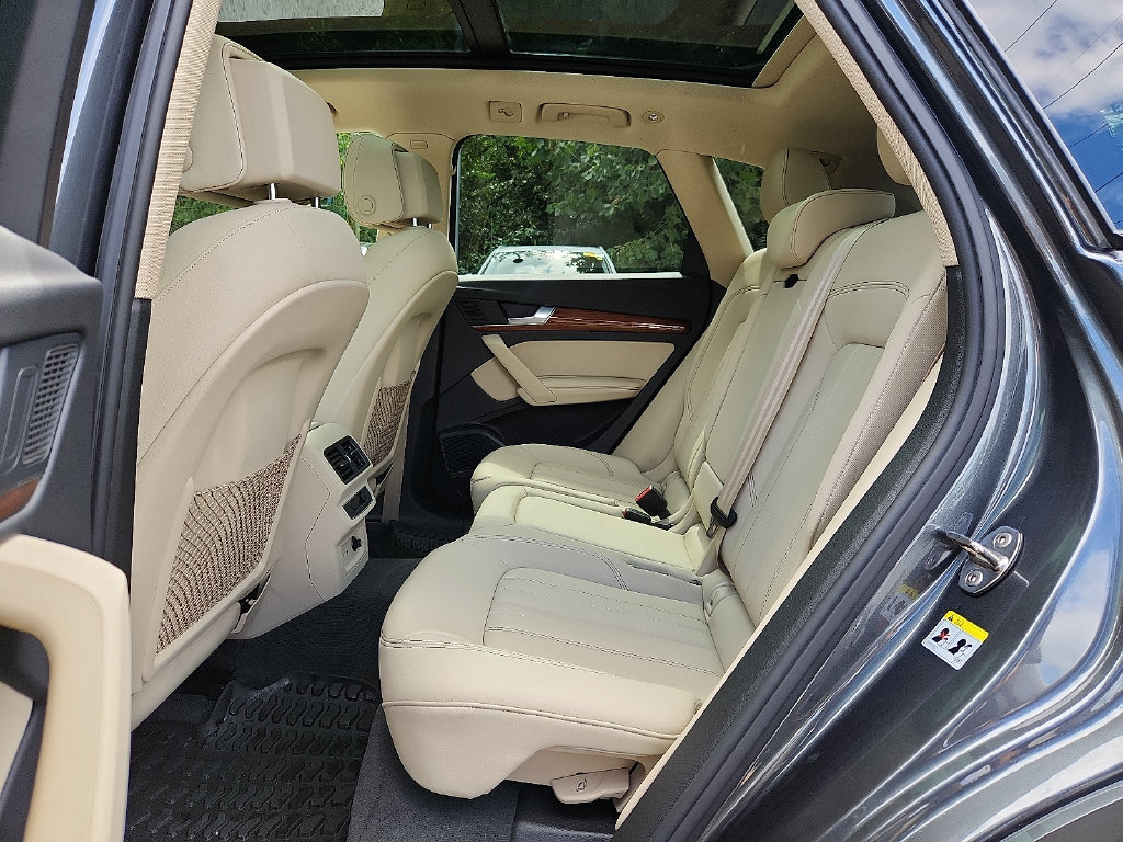 Used 2023 Audi Q5 2.0T Premium Plus w/ Premium Plus Package AWD/4WD image 16