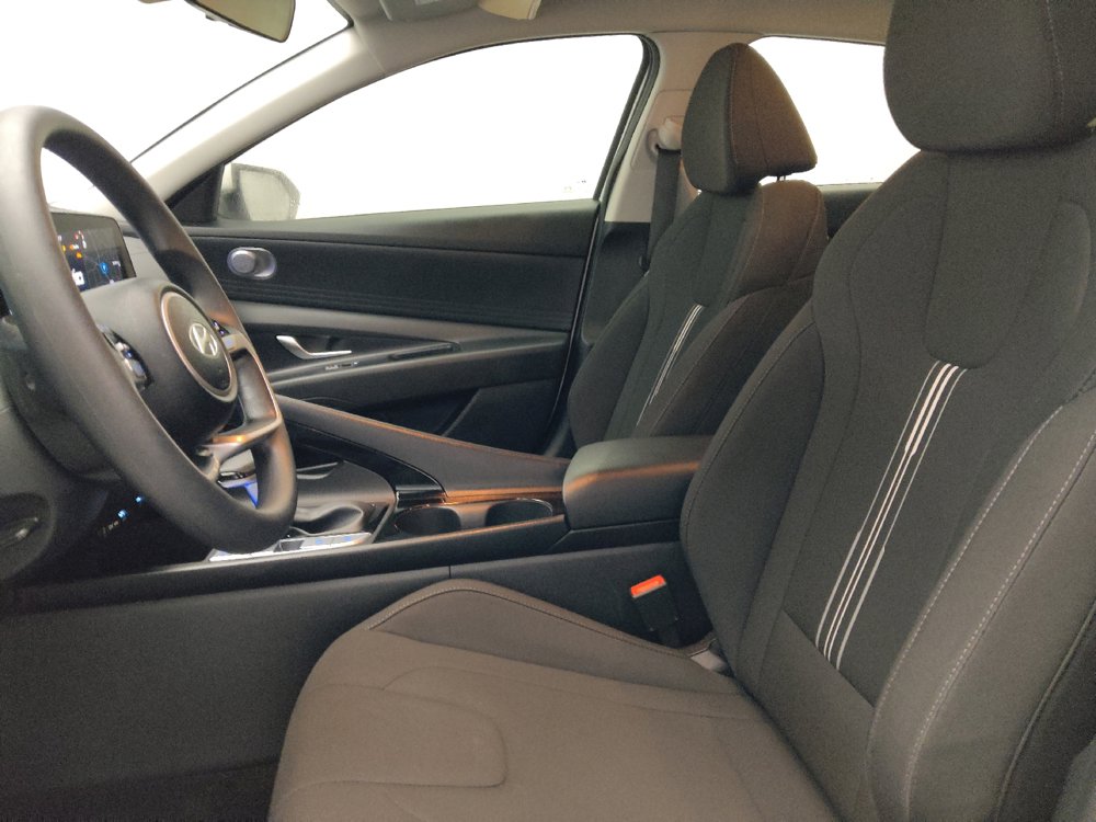 Used 2024 Hyundai Elantra Blue FWD image 17