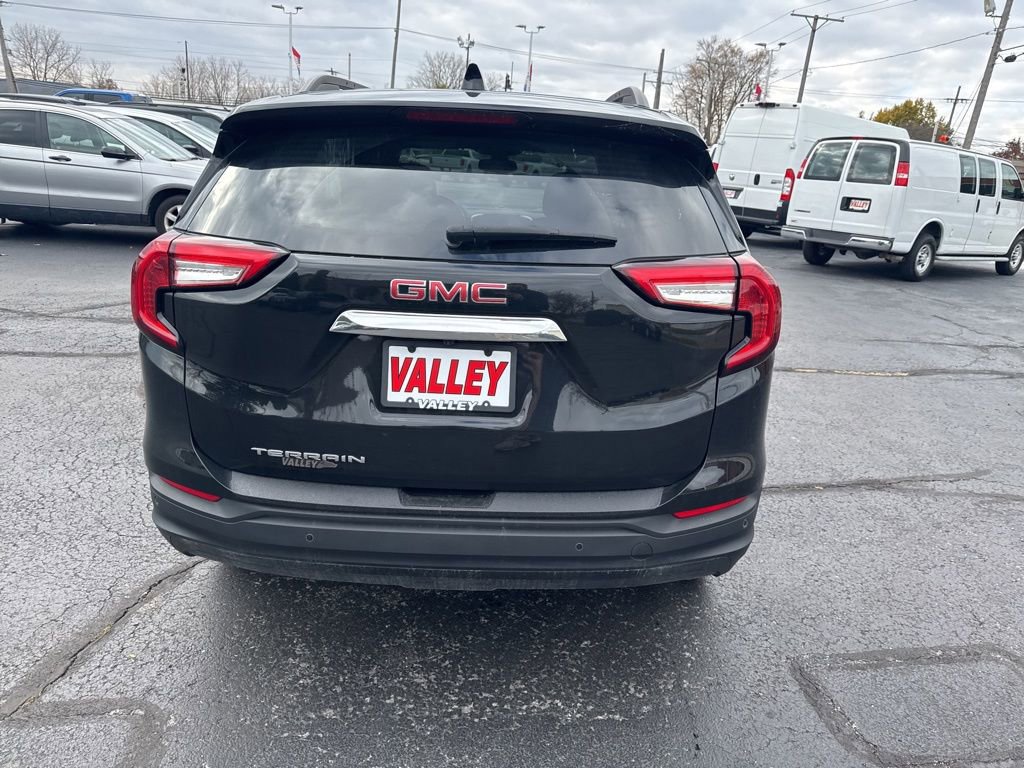 Used 2023 GMC Terrain SLE w/ Driver Convenience Package image 12