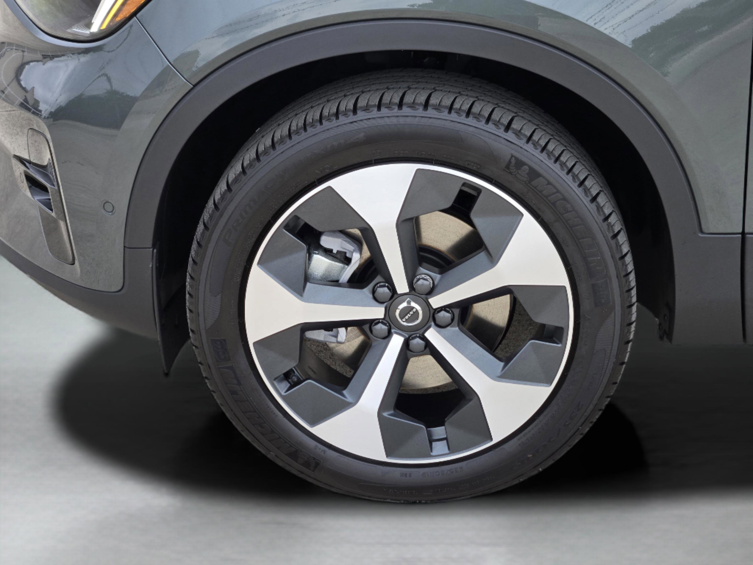 New 2026 Volvo XC40 B4 Plus w/ Protection Package Premier FWD image 31