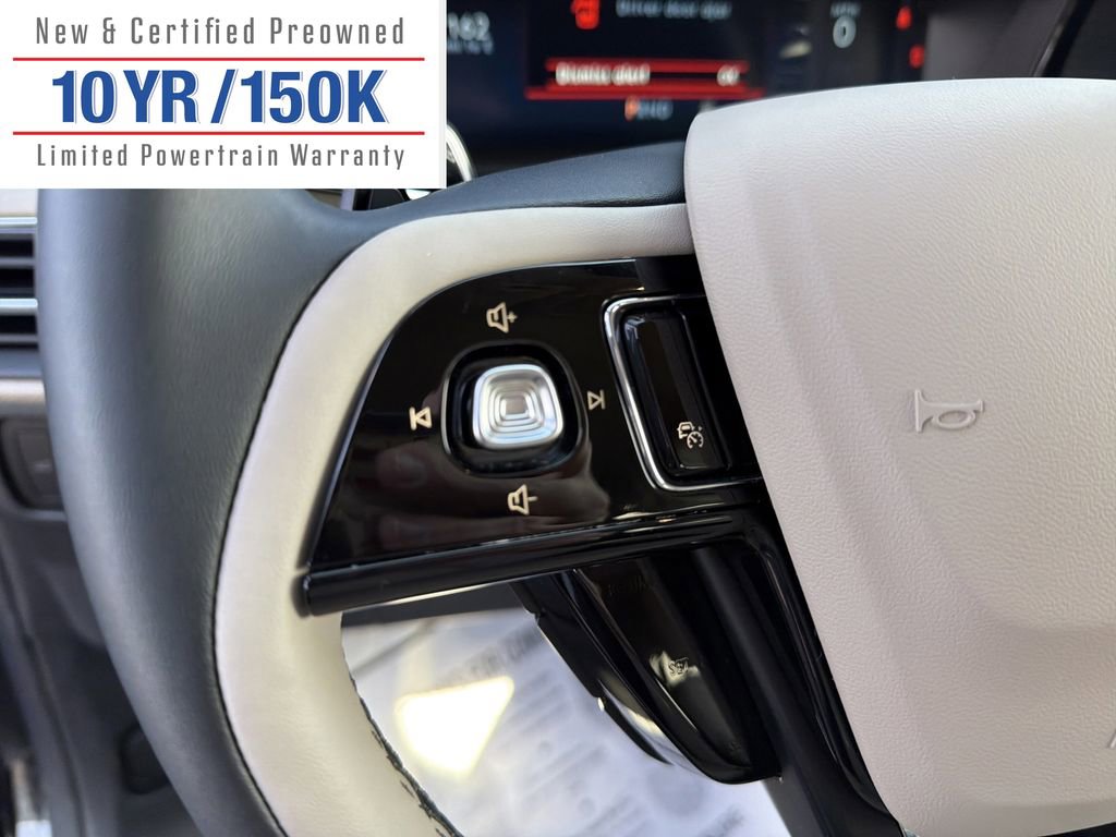 Used 2025 Lincoln Corsair FWD w/ Towing Package image 18