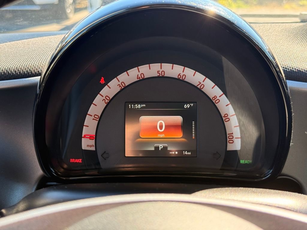 Used 2017 smart fortwo pure image 24