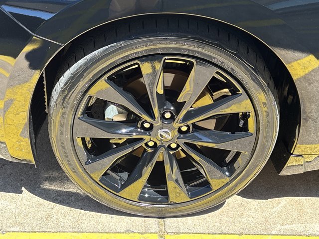 Used 2023 Nissan Maxima SR w/ Sport Mat Group FWD image 12