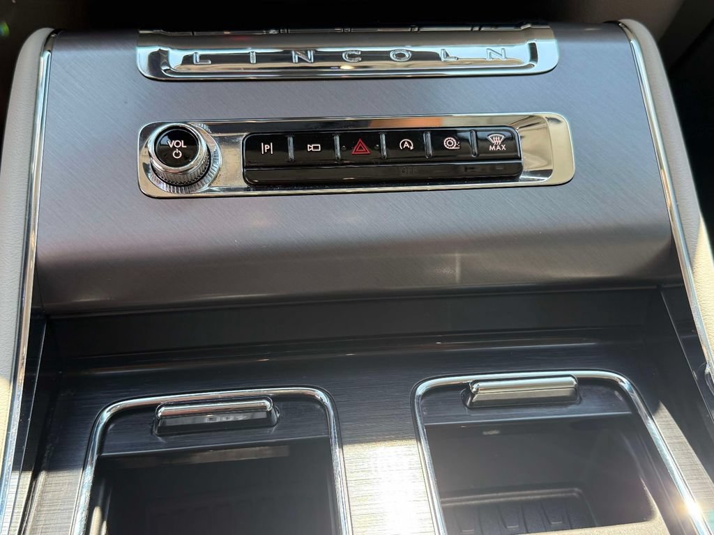 Used 2026 Lincoln Aviator AWD image 25