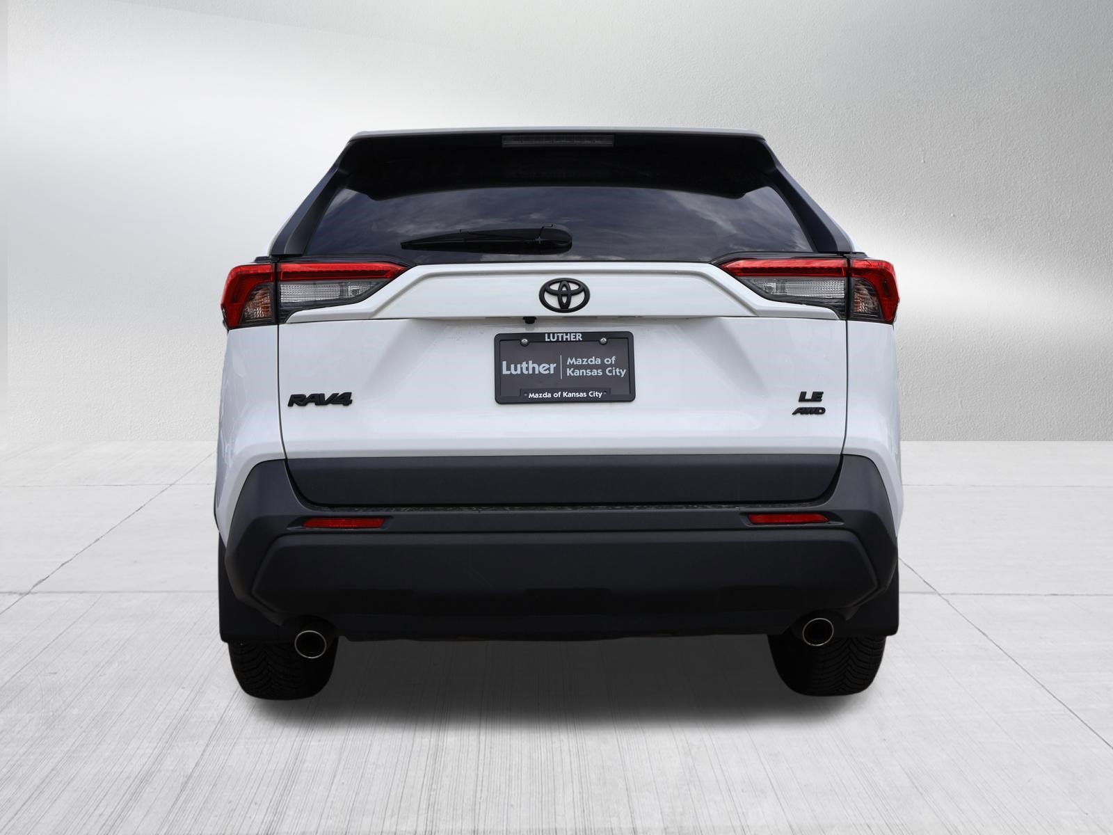 Used 2022 Toyota RAV4 LE w/ Carpet Mat Package (TMS) AWD/4WD image 5