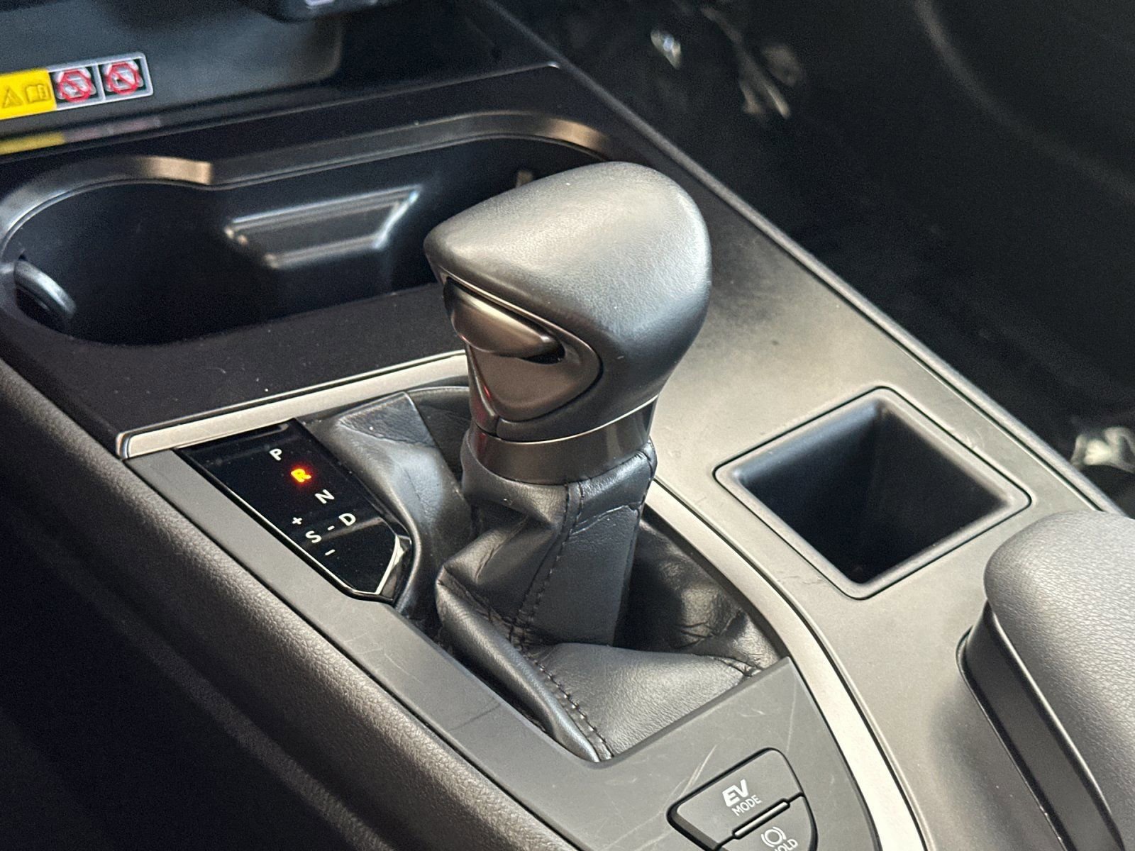 Used 2024 Lexus UX 250h FWD image 24