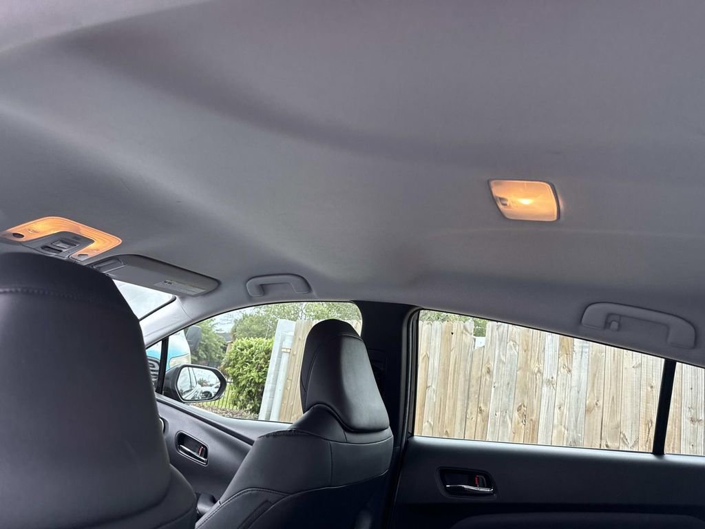 Used 2022 Toyota Prius FWD image 17