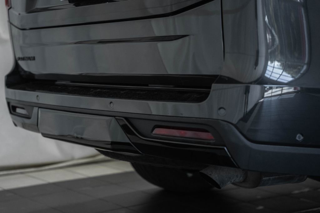 Used 2025 Ford Expedition Platinum w/ Stealth Appearance Package AWD/4WD image 8