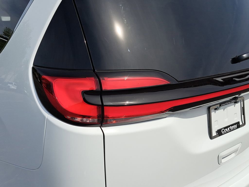 New 2027 Chrysler Pacifica Select AWD/4WD image 35
