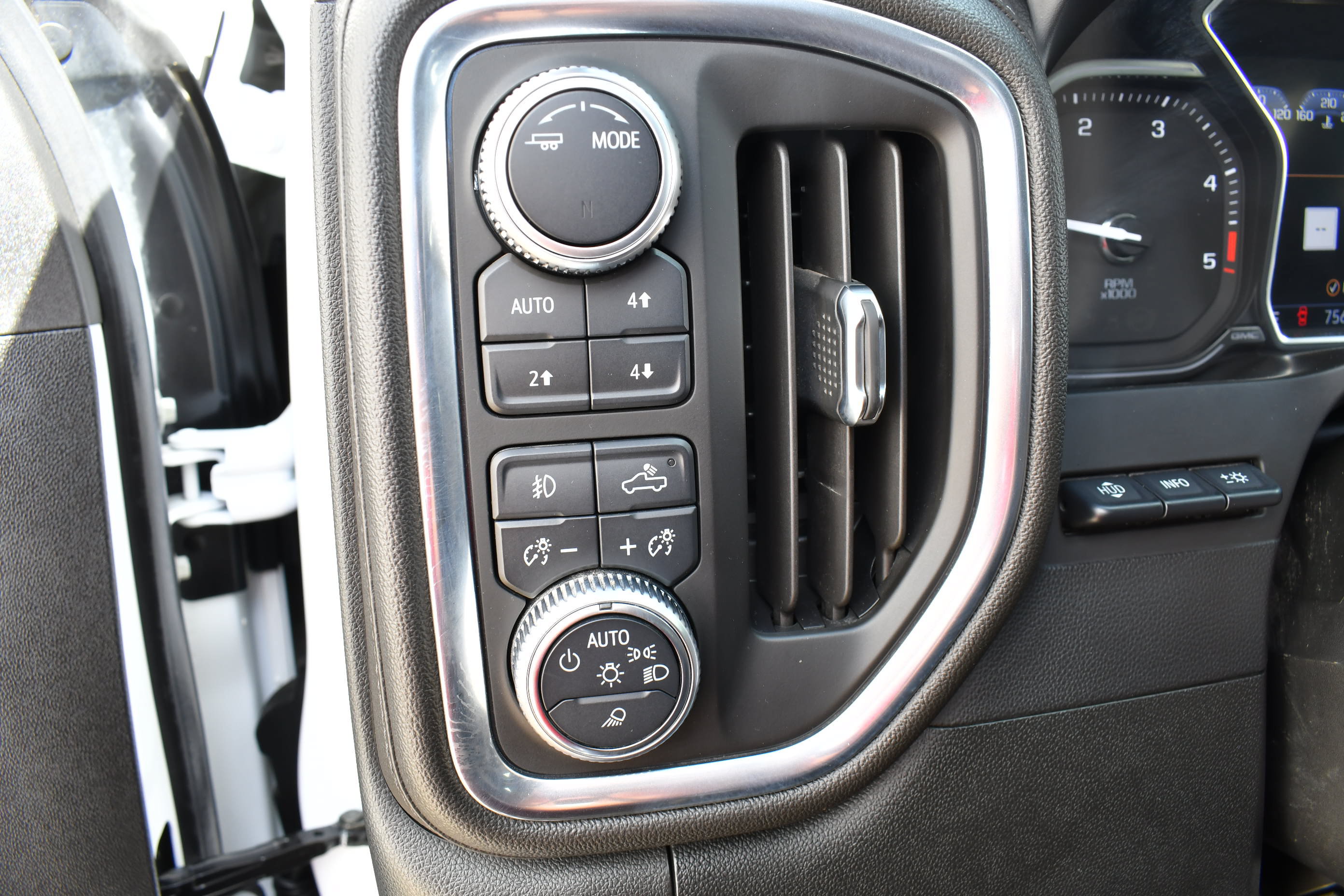 Used 2020 GMC Sierra 2500 Denali w/ Denali Ultimate Package AWD/4WD image 17