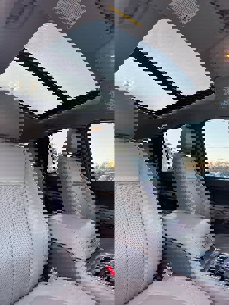 Used 2021 Ford Expedition XLT image 11