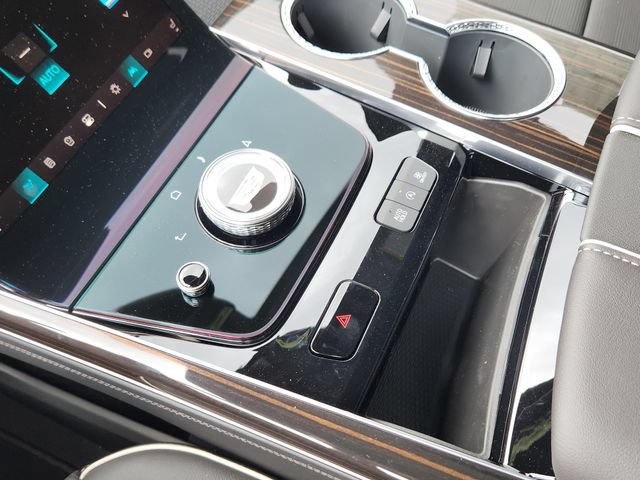 New 2026 Cadillac Escalade ESV Luxury w/ Touring Package AWD/4WD image 18