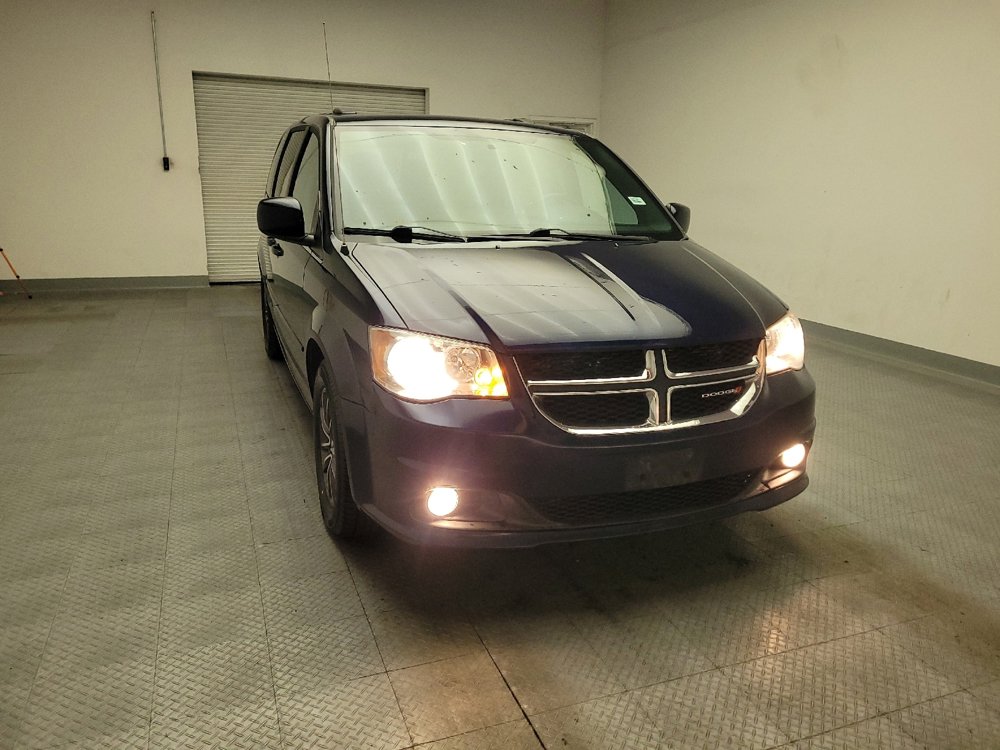 Used 2017 Dodge Grand Caravan SXT w/ Rear Park Assist Package FWD image 14