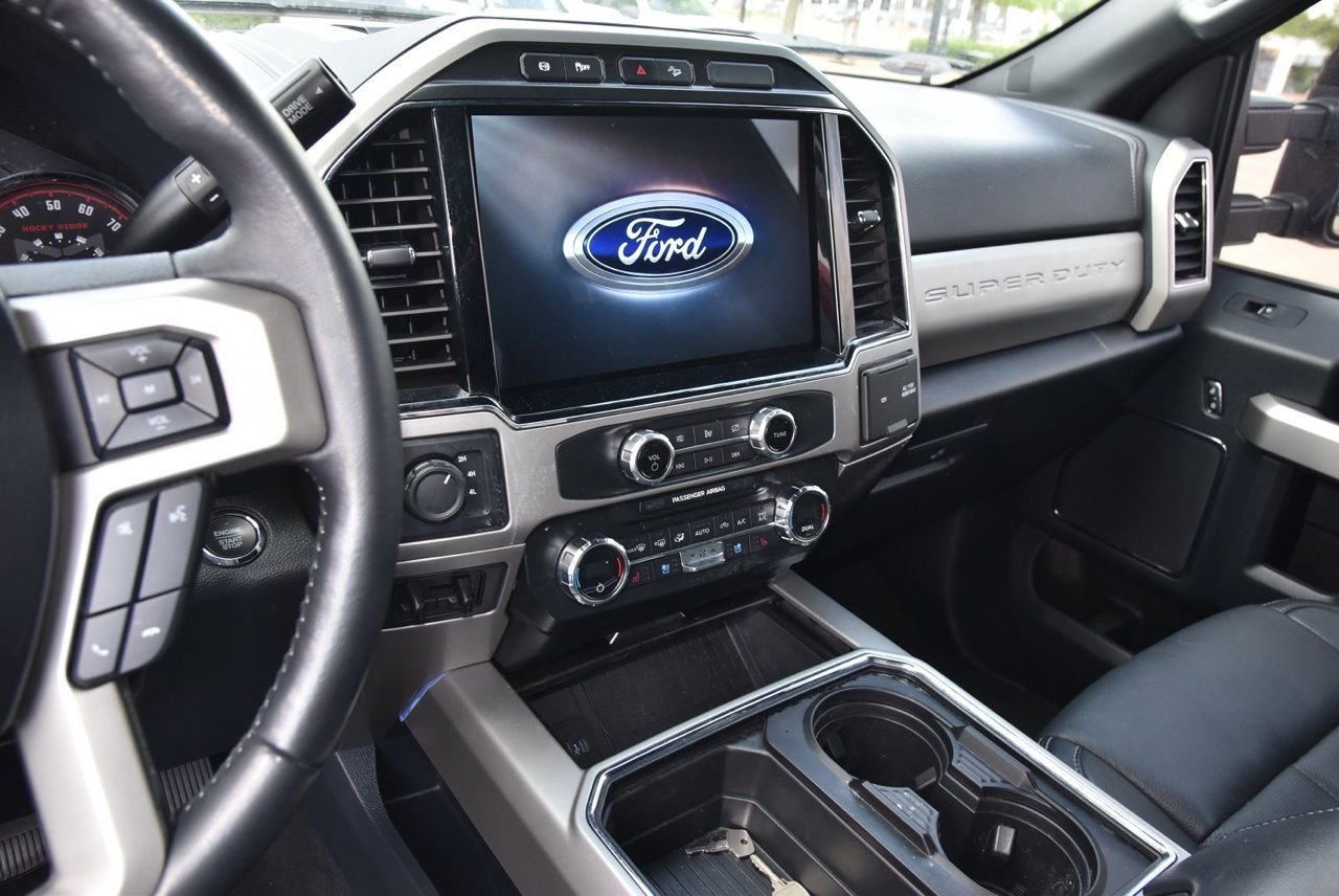 Used 2022 Ford F250 Lariat w/ Black Appearance Package image 9