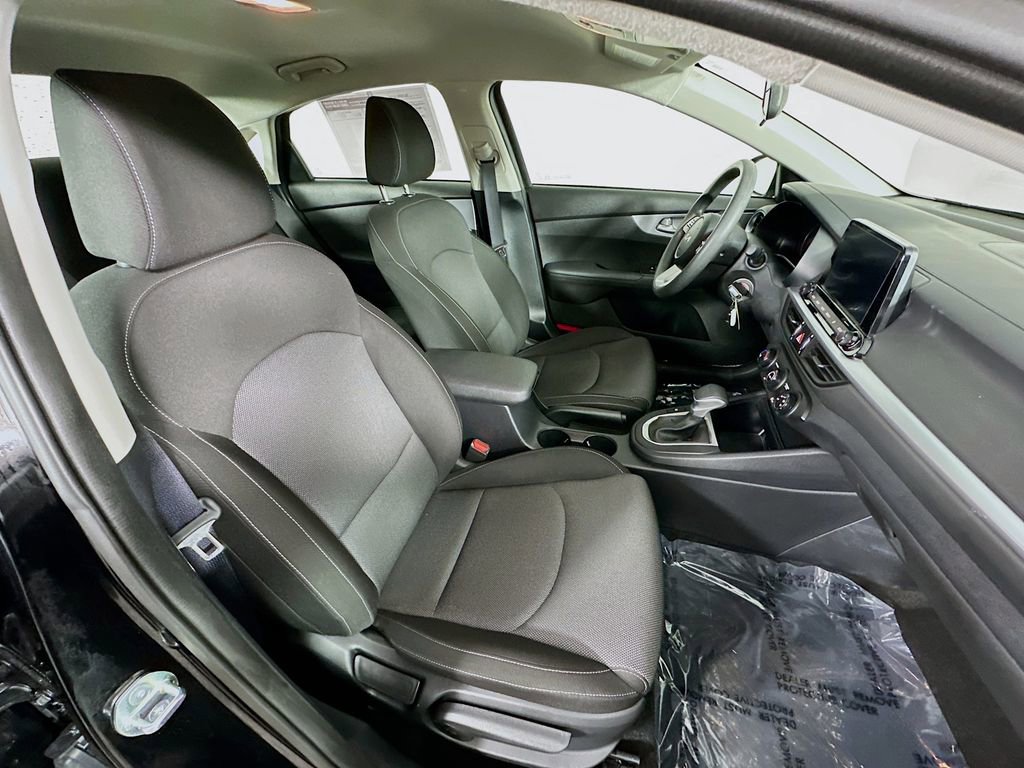 Used 2024 Kia Forte LXS image 31