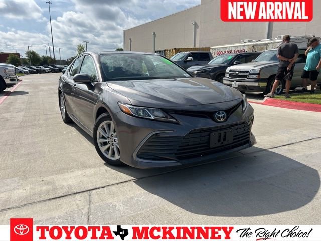 Used 2024 Toyota Camry LE w/ Convenience Package FWD image 1