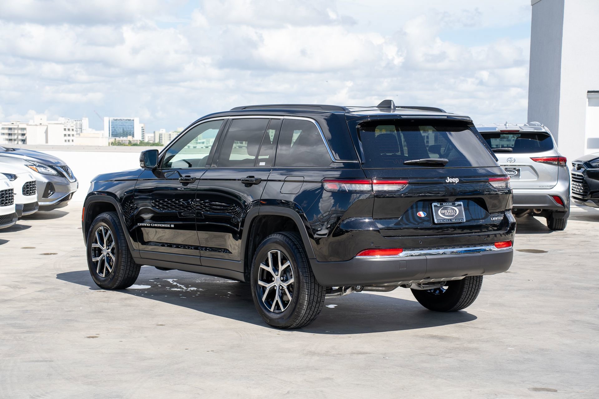 Used 2025 Jeep Grand Cherokee Limited image 8