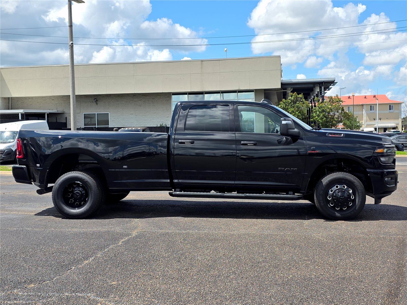 New 2026 RAM 3500 Big Horn AWD/4WD image 4