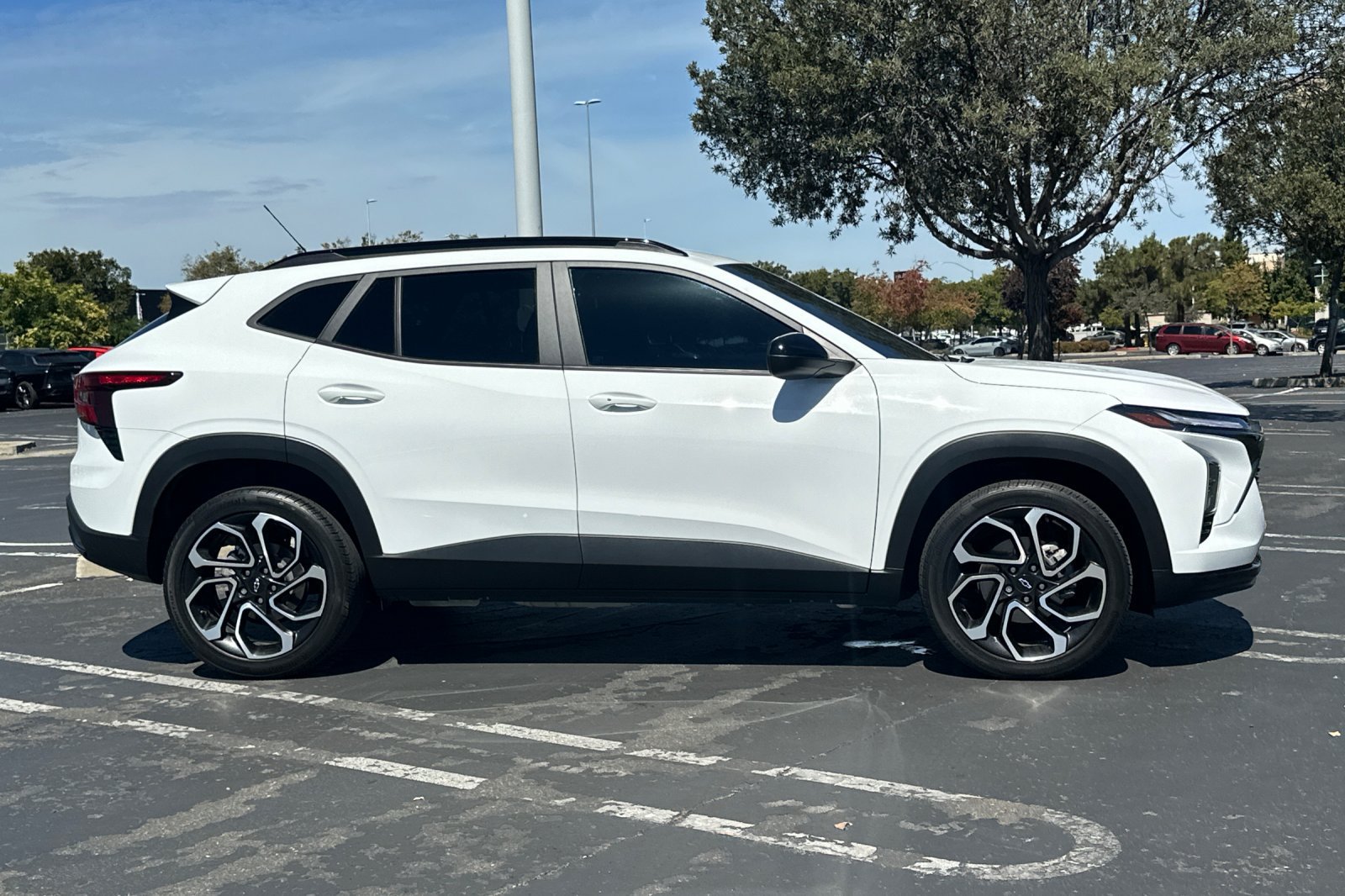 Used 2024 Chevrolet Trax RS w/ Driver Confidence Package FWD image 3