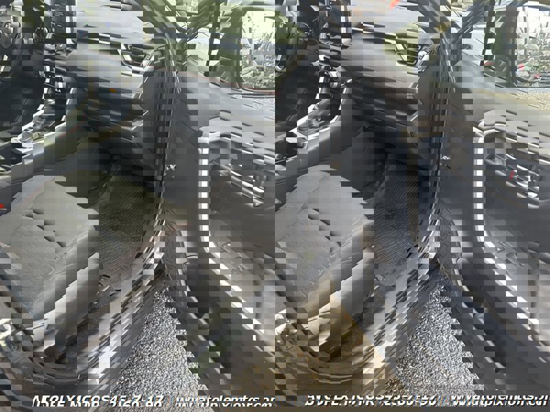 Used 2023 Toyota RAV4 SE image 9